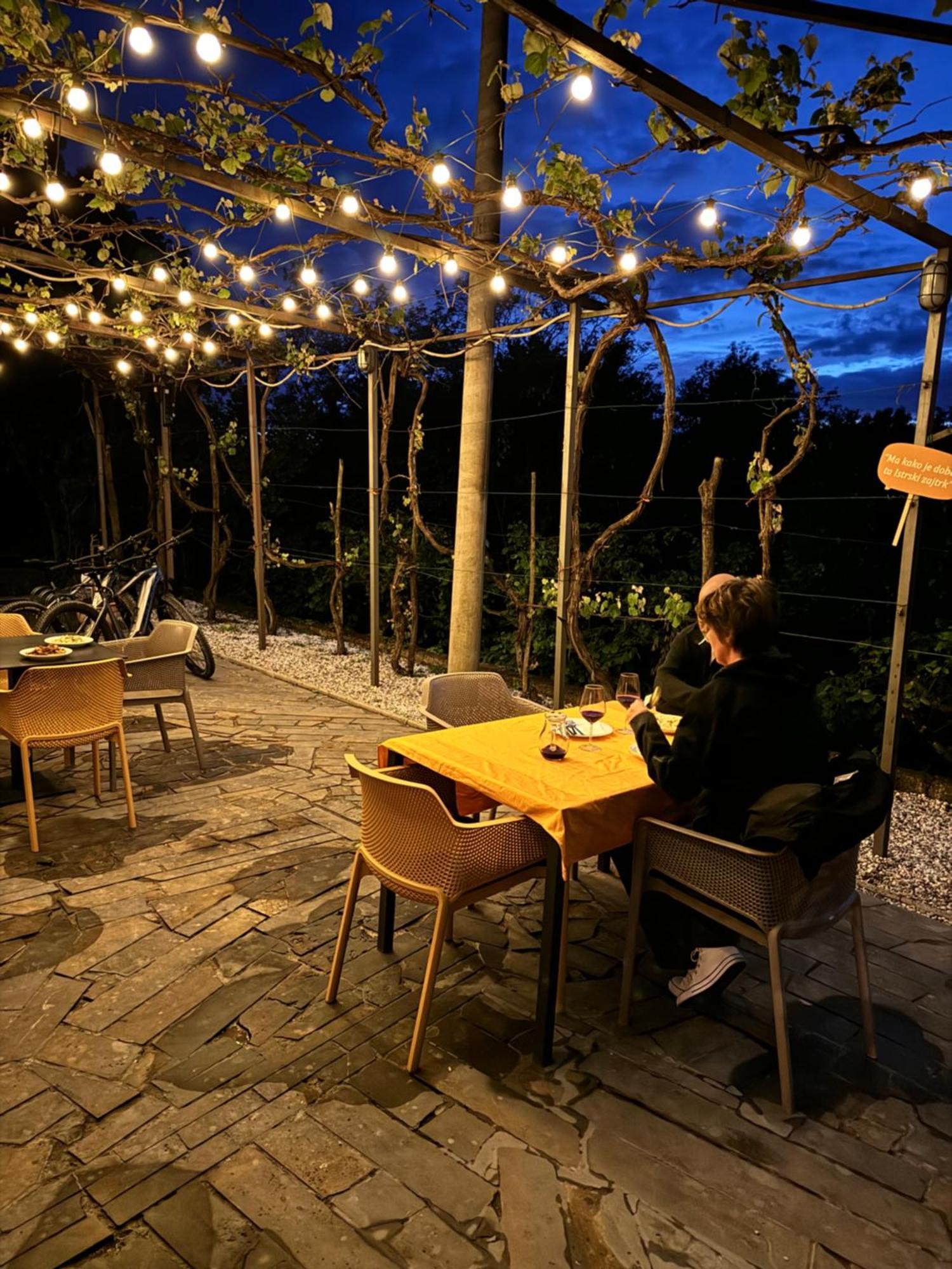 Glamping Green Istria Tiny Houses Truške Exteriör bild