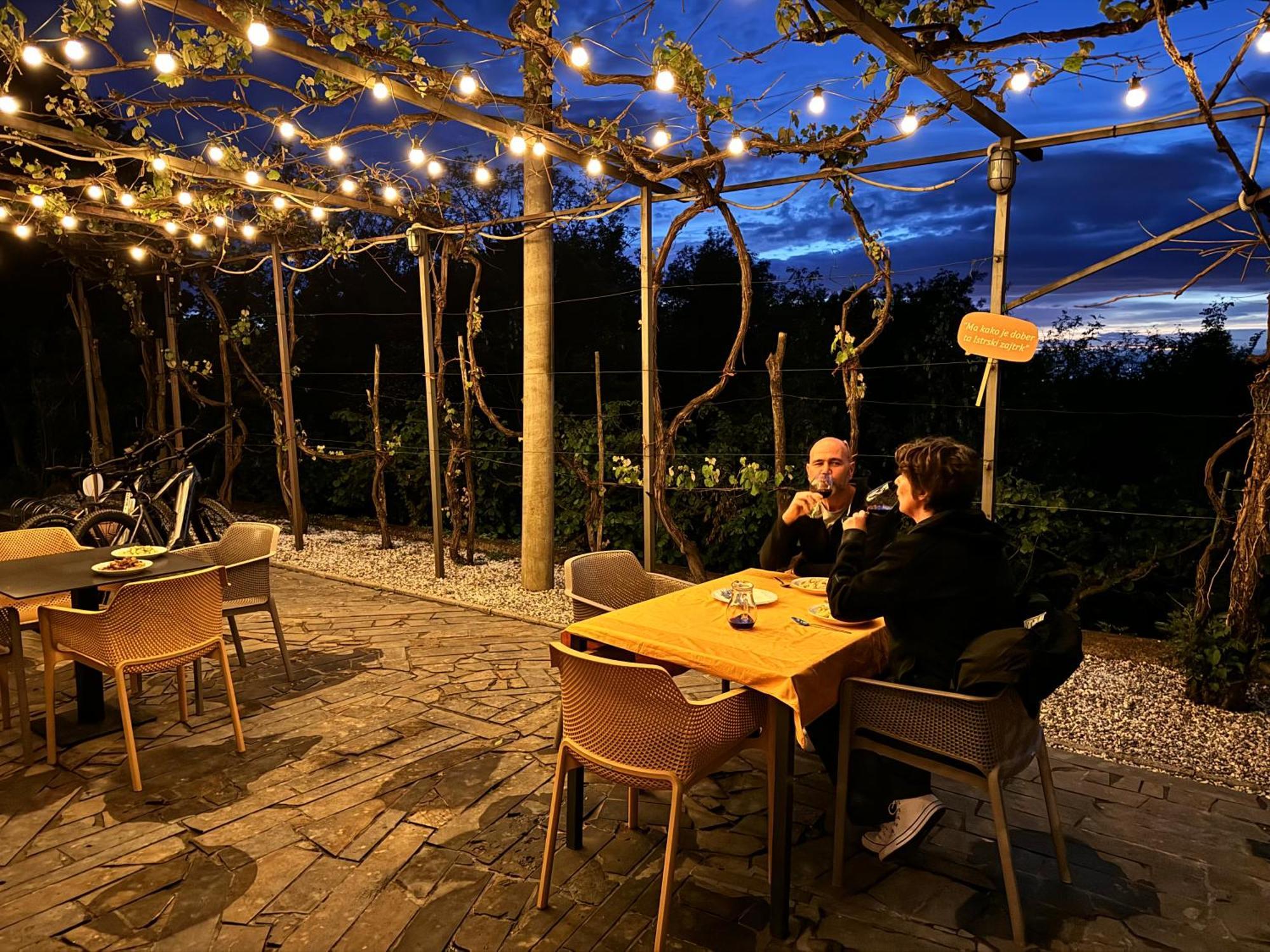 Glamping Green Istria Tiny Houses Truške Exteriör bild