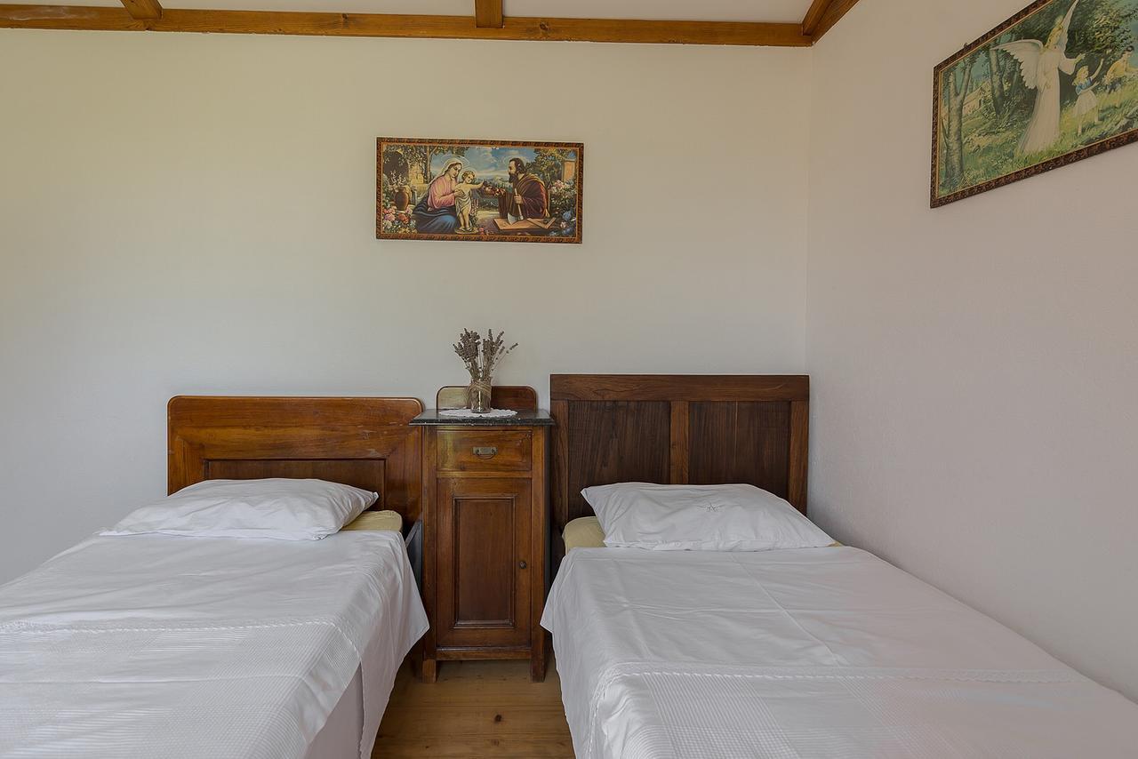 Glamping Green Istria Tiny Houses Truške Exteriör bild