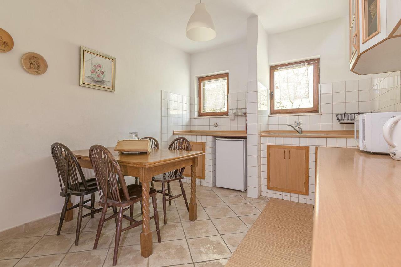 Glamping Green Istria Tiny Houses Truške Exteriör bild